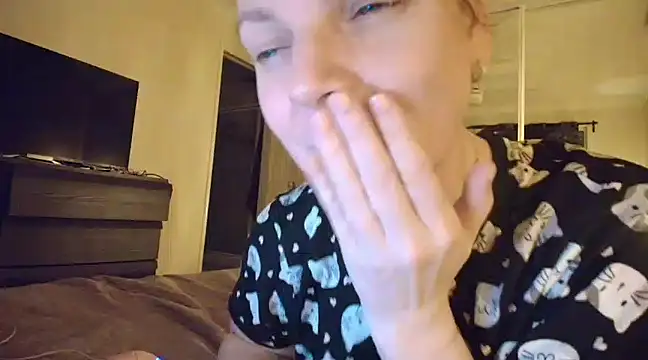 Snapshot of aussiepeaches chatting on February 27, 2:32 am aussiepeaches online show from February 27, 2:32 am