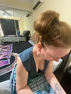 Snapshot of aussiepeaches chatting on November 11, 1:49 am aussiepeaches online show from November 11, 1:49 am