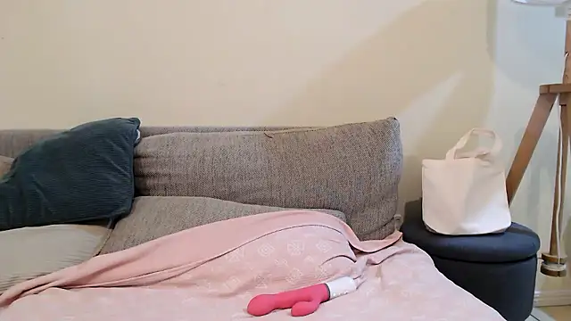 aussiepeaches online show from January 17, 1:43 am