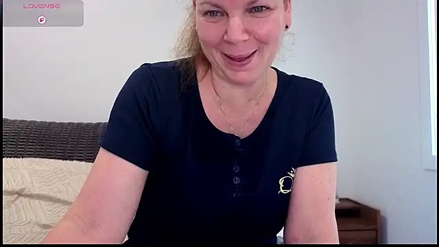 aussiepeaches online show from July 30, 2:54 am