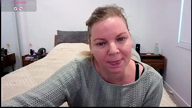 aussiepeaches online show from August 3, 1:59 am