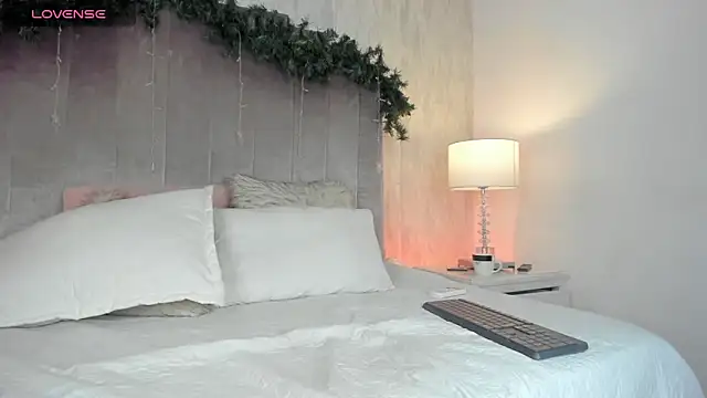 salma lutz online show from December 15, 12:53 pm