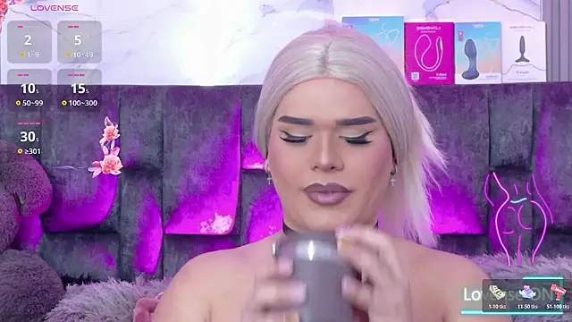 Snapshot of Ava_Cristi chatting on August 3, 6:33 pm Ava Cristi online show from August 3, 6:33 pm