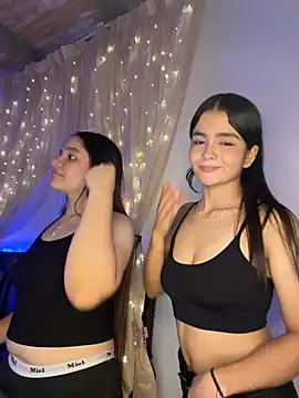 Snapshot of Ashley_and_Zoe chatting on January 5, 8:34 pm Ashley and Zoe online show from January 5, 8:34 pm