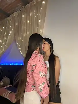 Snapshot of Ashley_and_Zoe chatting on January 10, 4:31 pm Ashley and Zoe online show from January 10, 4:31 pm