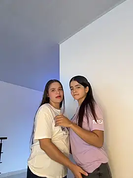 Snapshot of Ashley_and_Zoe chatting on February 1, 5:22 pm Ashley and Zoe online show from February 1, 5:22 pm