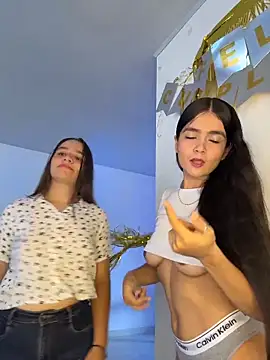 Snapshot of Ashley_and_Zoe chatting on February 14, 4:15 pm Ashley and Zoe online show from February 14, 4:15 pm