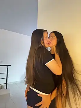 Snapshot of Ashley_and_Zoe chatting on February 21, 3:13 pm Ashley and Zoe online show from February 21, 3:13 pm