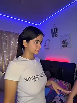 Snapshot of Ashley_and_Zoe chatting on March 20, 5:07 pm Ashley and Zoe online show from March 20, 5:07 pm