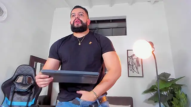 Justin kingX7 online show from May 3, 3:45 am
