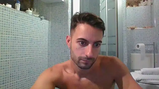 Snapshot of Amicisegreti chatting on September 11, 7:19 am Amicisegreti online show from September 11, 7:19 am