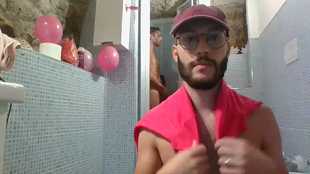 Snapshot of Amicisegreti chatting on October 10, 10:58 am Amicisegreti online show from October 10, 10:58 am