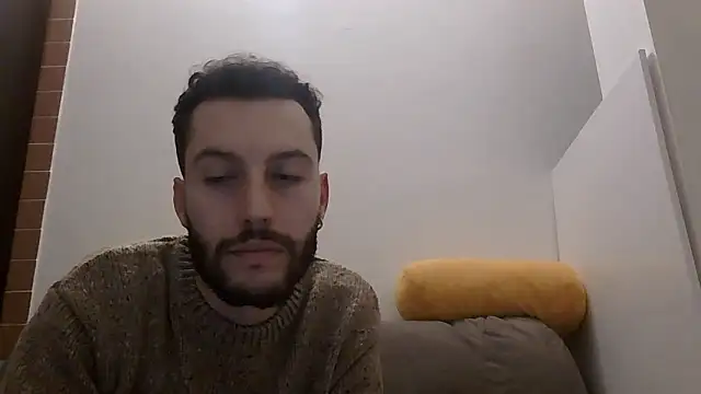 Amicisegreti online show from January 8, 8:55 pm