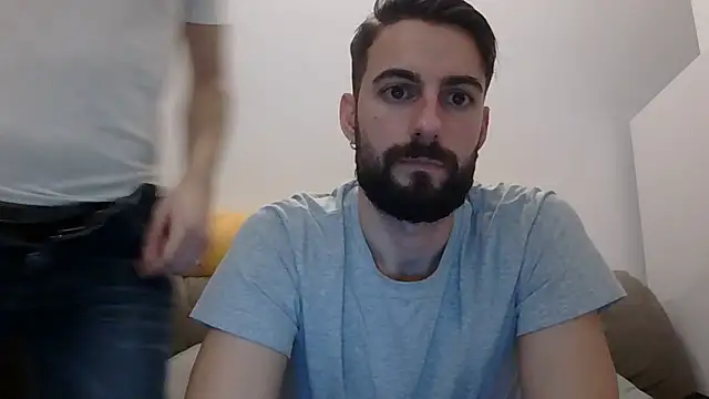 Amicisegreti online show from February 3, 9:20 pm