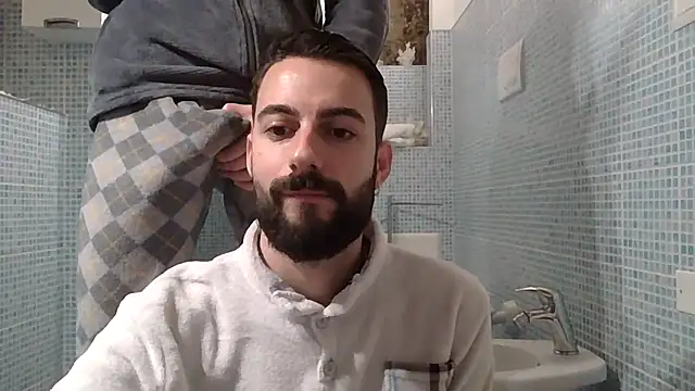 Amicisegreti online show from February 12, 7:14 am