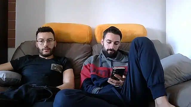 Amicisegreti online show from February 17, 9:17 am