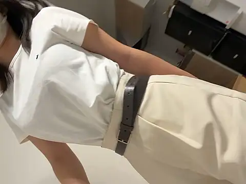 Snapshot of hikiwarinatto_xoxo chatting on June 19, 11:52 pm hikiwarinatto xoxo online show from June 19, 11:52 pm