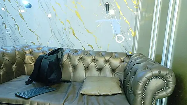 Olivia11  online show from December 23, 10:57 am