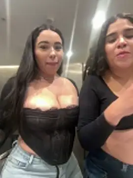 Snapshot of SofiaWildee chatting on June 8, 1:28 am SofiaWildee online show from June 8, 1:28 am