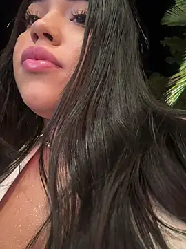 Snapshot of SofiaWildee chatting on June 13, 12:19 am SofiaWildee online show from June 13, 12:19 am