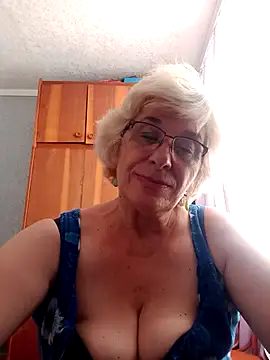 Snapshot of 52MiaLove02 chatting on July 6, 3:03 pm 52MiaLove02 online show from July 6, 3:03 pm