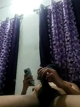 Snapshot of pune_guy_111 chatting on May 21, 11:45 pm pune guy 111 online show from May 21, 11:45 pm