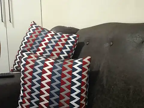 Snapshot of bustylaura4u chatting on July 20, 8:55 pm bustylaura4u online show from July 20, 8:55 pm