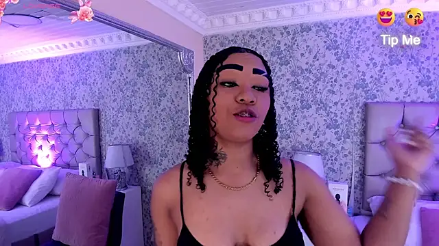 Snapshot of SkylerBloomm chatting on August 3, 8:34 pm SkylerBloomm online show from August 3, 8:34 pm