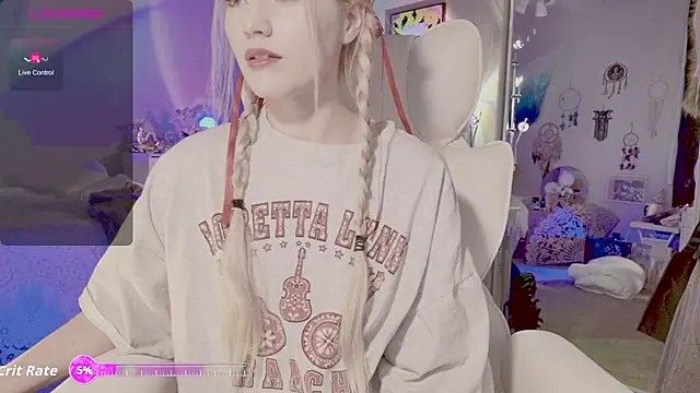 Snapshot of Talulaa chatting on November 8, 6:40 pm Talulaa online show from November 8, 6:40 pm