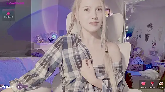 Snapshot of Talulaa chatting on November 9, 4:27 pm Talulaa online show from November 9, 4:27 pm