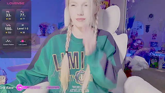 Snapshot of Talulaa chatting on December 4, 8:39 pm Talulaa online show from December 4, 8:39 pm