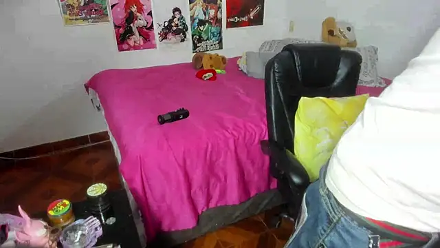 LovexJuxn  online show from November 24, 4:40 pm