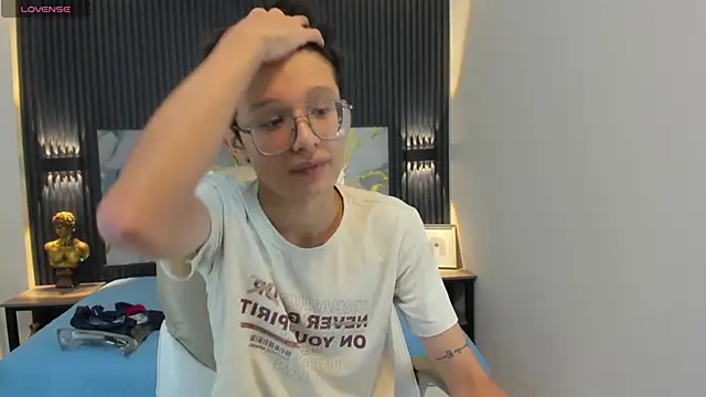 SantiagoRusso18 online show from October 30, 12:17 pm