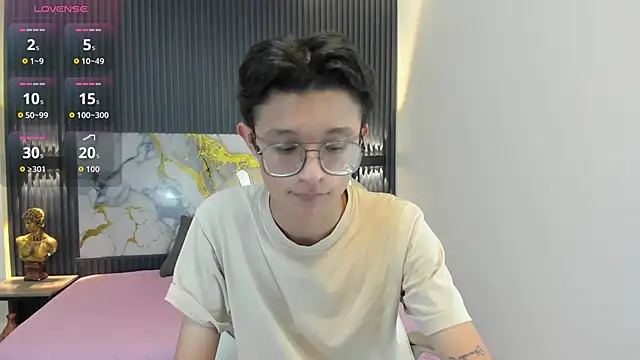 SantiagoRusso18 online show from November 7, 7:03 pm