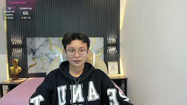 SantiagoRusso18 online show from November 9, 12:36 pm