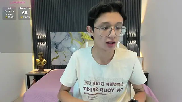 SantiagoRusso18 online show from November 11, 1:11 pm