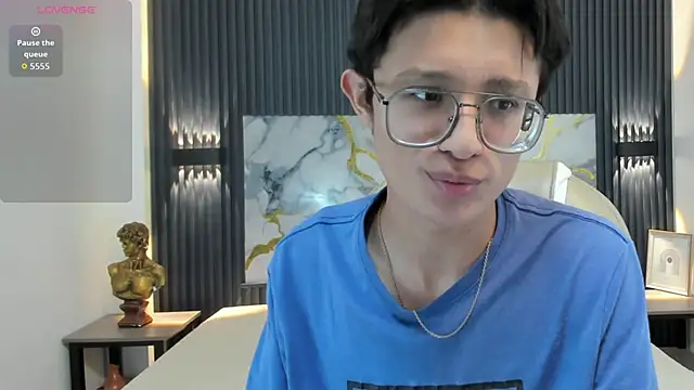 SantiagoRusso18 online show from November 25, 2:00 am