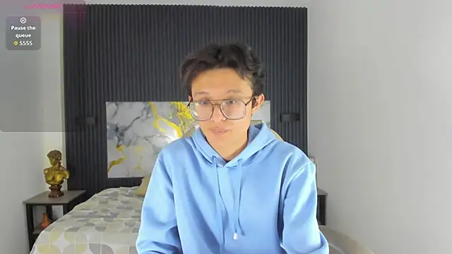 SantiagoRusso18 online show from December 4, 8:23 am