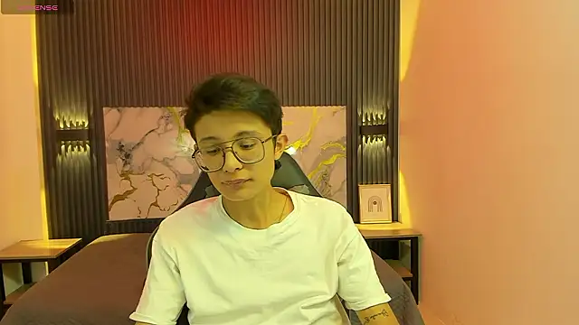 SantiagoRusso18 online show from January 31, 8:07 pm