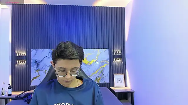 SantiagoRusso18 online show from February 2, 8:07 pm