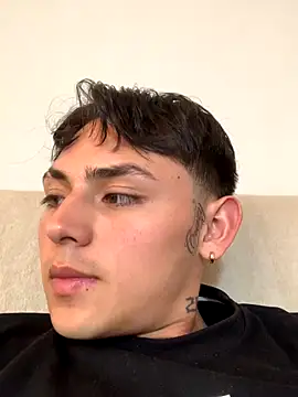 Vittorio 19 online show from September 12, 7:58 pm