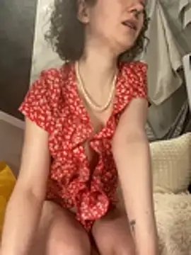 Kitty Kisss online show from February 5, 8:30 am