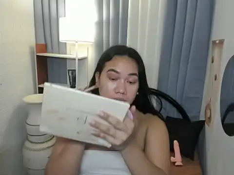 Snapshot of TsUncutKaren chatting on November 25, 5:29 am TsUncutKaren online show from November 25, 5:29 am