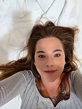 Luna Lynn online show from June 5, 9:31 pm