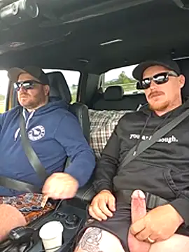 Snapshot of brokecountrylads chatting on February 3, 3:04 am brokecountrylads online show from February 3, 3:04 am