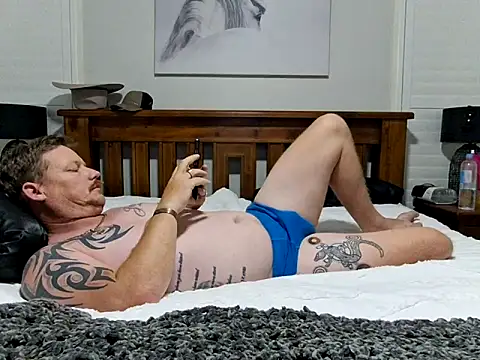 Snapshot of brokecountrylads chatting on March 5, 9:49 am brokecountrylads online show from March 5, 9:49 am