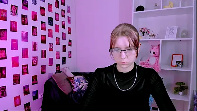 Snapshot of gloria_bubble chatting on June 16, 7:05 pm gloria bubble online show from June 16, 7:05 pm