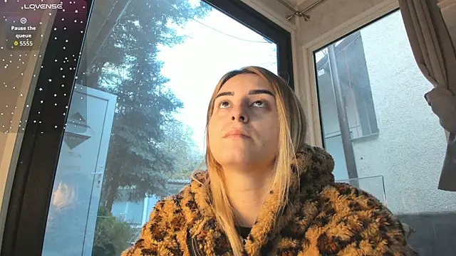 Ella Vee online show from November 30, 6:39 am