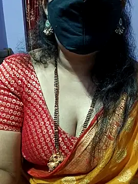 luci-queen online show from October 9, 5:00 pm