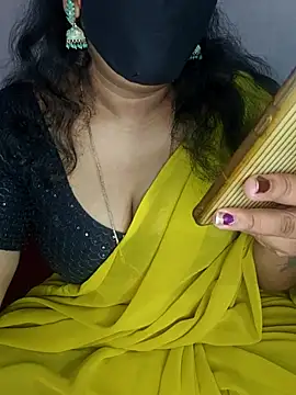 luci-queen online show from May 24, 6:35 pm